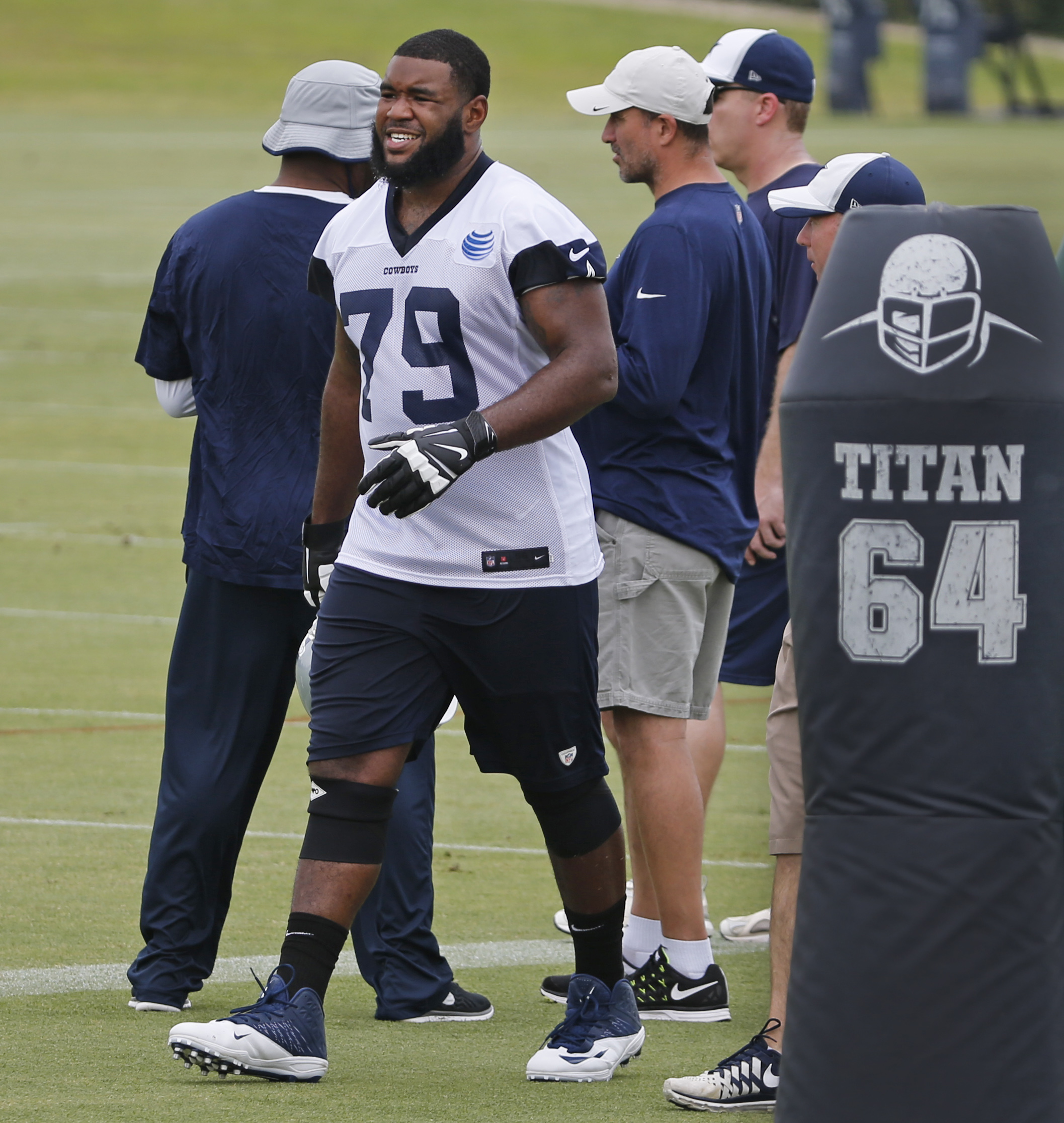 cowboysblog.dallasnews.com_files_2015_06_NS_08COWBOYSROOKIESLD16_43777329.jpg